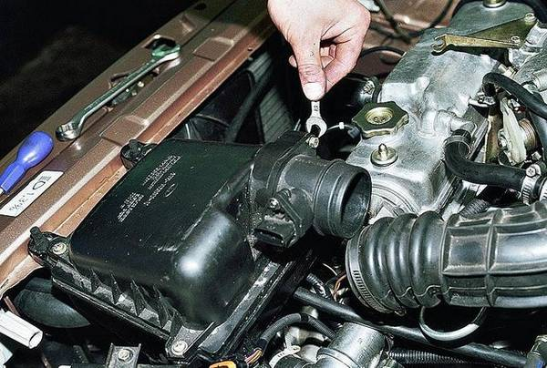 Троит 8-клапанный инжекторный двигатель ВАЗ 2115: причины Троит 8-клапанный инжекторный двигатель ВАЗ 2115: причины