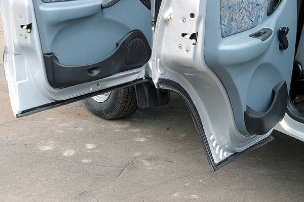 Уплотнитель для дверей автомобиля какой прок от него и как им пользоваться? Уплотнитель для дверей автомобиля какой прок от него и как им пользоваться?