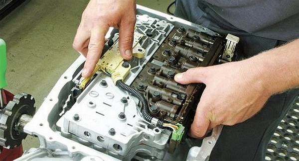 Устанавливаем автоматическую коробку передач своими руками Устанавливаем автоматическую коробку передач своими руками