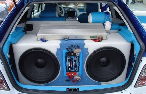 Установка и подключение сабвуфера в автомобиле своими руками