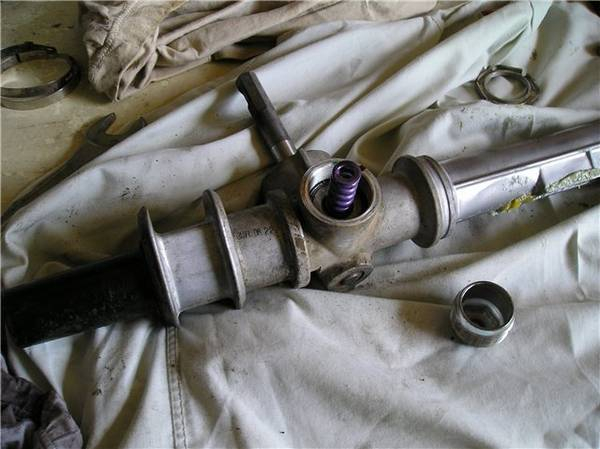 Втулка рулевой рейки  заменить самому сложно, но можно