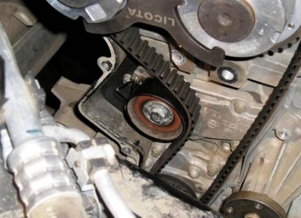Замена ремня двигателя ГРМ на Ford Focus-2 своими руками Замена ремня двигателя ГРМ на Ford Focus-2 своими руками
