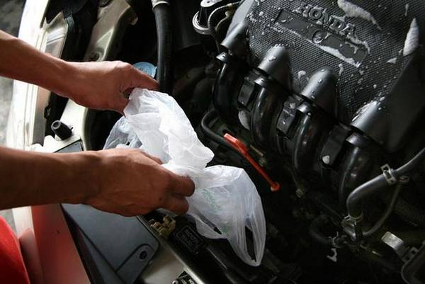 Чем отмыть двигатель от масла и грязи Чем отмыть двигатель от масла и грязи