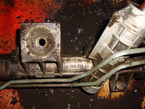 Что делать, если течет рулевая рейка? Срочно устраняем