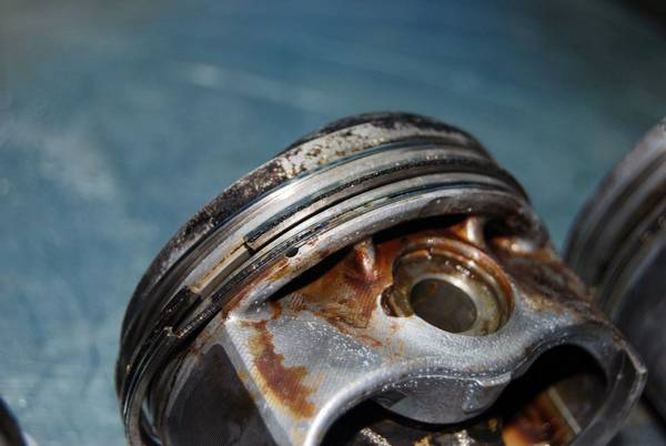 Что делать, если залегли кольца в двигателе? Долгий и нужный ремонт Что делать, если залегли кольца в двигателе? Долгий и нужный ремонт