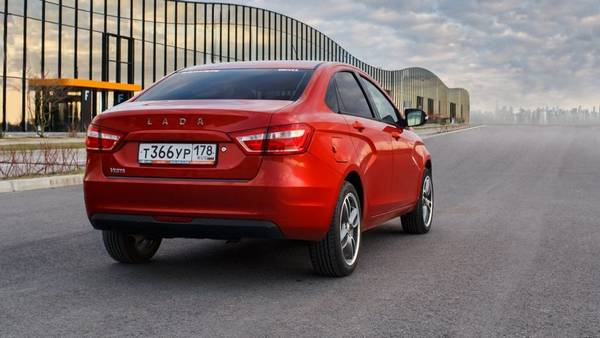 Что лучше, Лада Веста или Х-рей? Сомнительное сравнение Что лучше, Лада Веста или Х-рей? Сомнительное сравнение