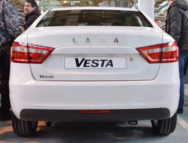 Что лучше, Лада Веста или Х-рей? Сомнительное сравнение Что лучше, Лада Веста или Х-рей? Сомнительное сравнение