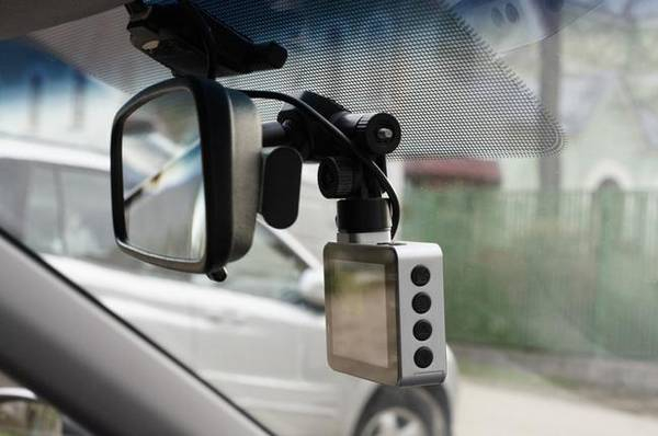 Как быстро, рационально и правильно прикрепить видеорегистратор в машине Как быстро, рационально и правильно прикрепить видеорегистратор в машине