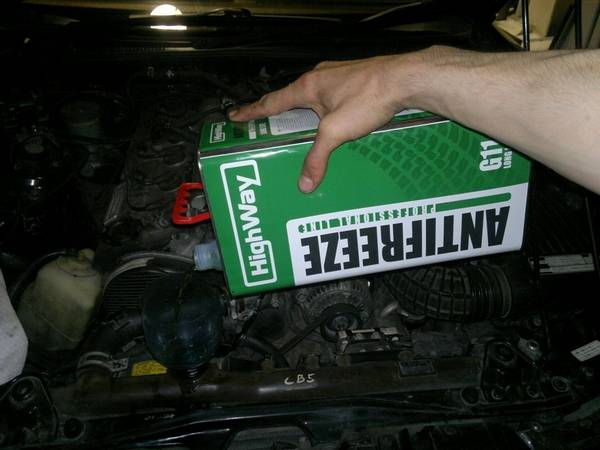 Как правильно доливать и заливать антифриз в систему охлаждения? Запоминай и учись