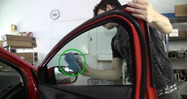 Как правильно клеить тонировку: мастер-класс и советы экспертов