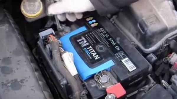 Как правильно снять аккумулятор с автомобиля: пошаговая инструкция