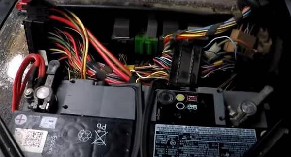 Как правильно снять аккумулятор с автомобиля: пошаговая инструкция