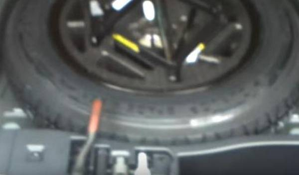 Как правильно снять аккумулятор с автомобиля: пошаговая инструкция