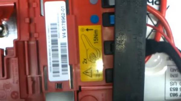 Как правильно снять аккумулятор с автомобиля: пошаговая инструкция