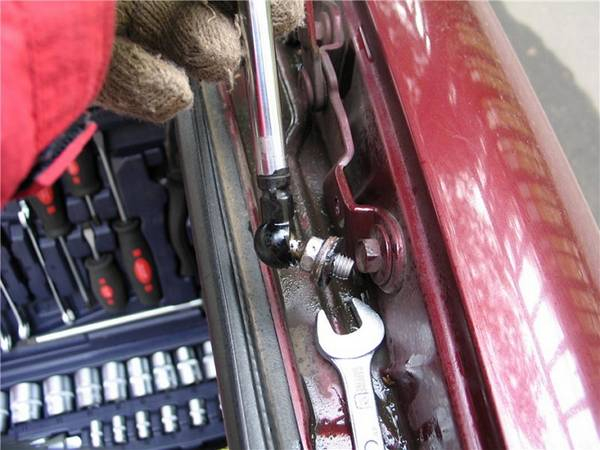 Как правильно выбрать амортизатор багажника, задней двери и капота? Как правильно выбрать амортизатор багажника, задней двери и капота?