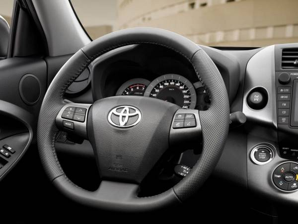 Как снять рулевое колесо на Toyota RAV4 2010 года?