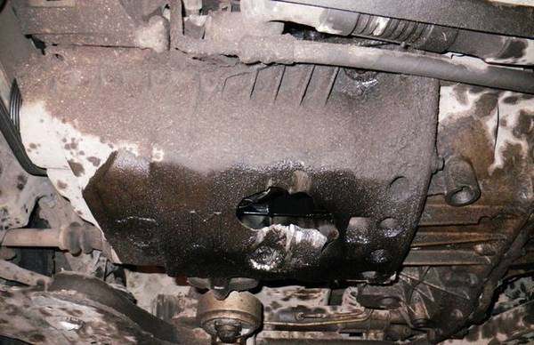 Как восстановить целостность и чем заклеить поддон двигателя Как восстановить целостность и чем заклеить поддон двигателя
