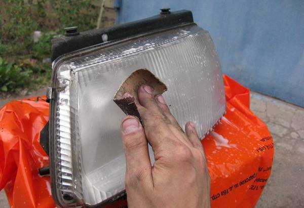 Как восстановить прозрачность фар самостоятельно