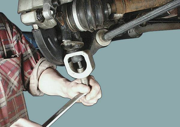 Как заменить шаровую своими руками