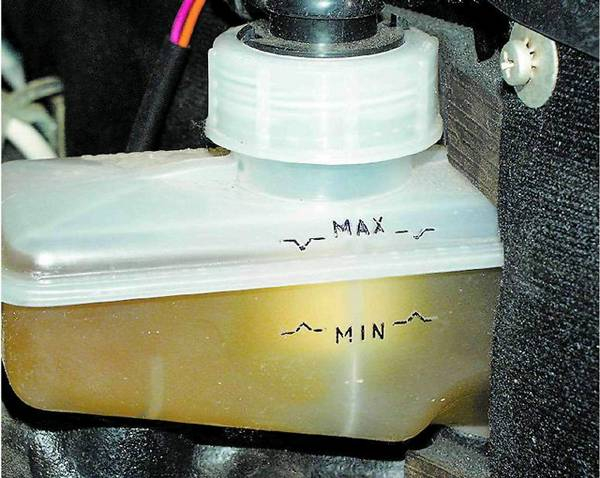 Как заменить тормозную жидкость в автомобиле Как заменить тормозную жидкость в автомобиле