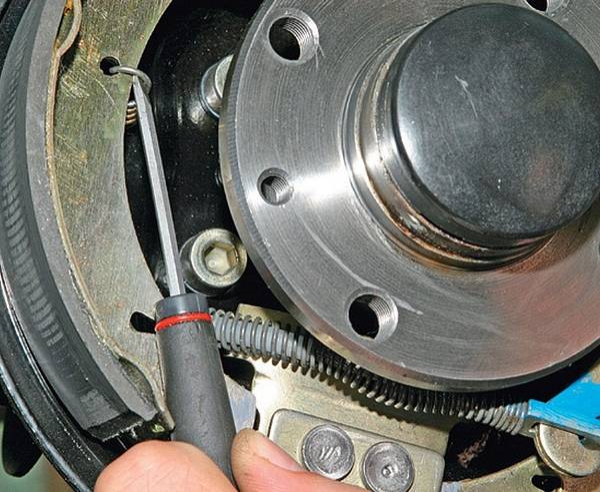 Как заменить тормозные колодки на Ладе Калине Как заменить тормозные колодки на Ладе Калине