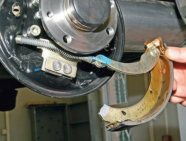 Как заменить тормозные колодки на Ладе Калине Как заменить тормозные колодки на Ладе Калине