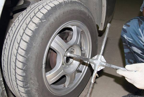 Как заменить тормозные колодки на Ладе Калине Как заменить тормозные колодки на Ладе Калине