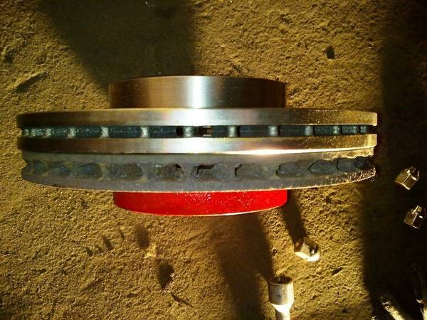 Какая допустимая толщина тормозных дисков? Цифры, факты и рекомендации