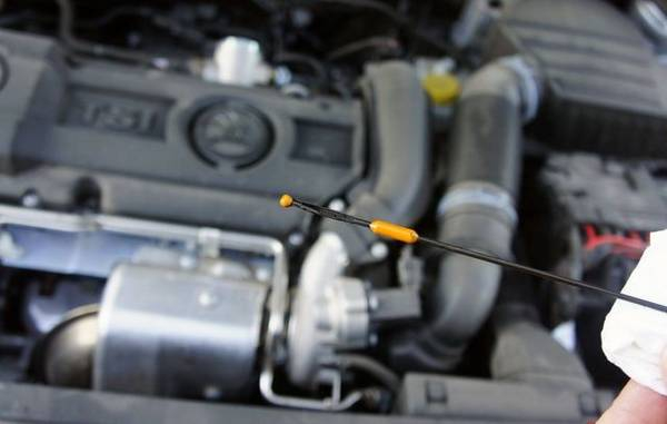 Каким должен быть объем масла в двигателе? Каким должен быть объем масла в двигателе?