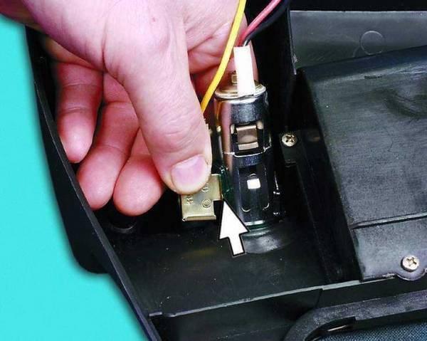 Меняем прикуриватель ВАЗ 2110 своими руками Меняем прикуриватель ВАЗ 2110 своими руками