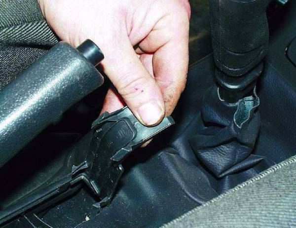 Меняем прикуриватель ВАЗ 2110 своими руками Меняем прикуриватель ВАЗ 2110 своими руками