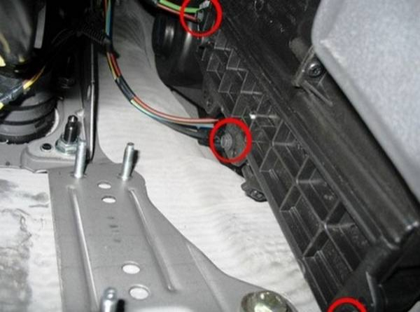 Меняем салонный фильтр на Форд Фокус 2 своими руками Меняем салонный фильтр на Форд Фокус 2 своими руками