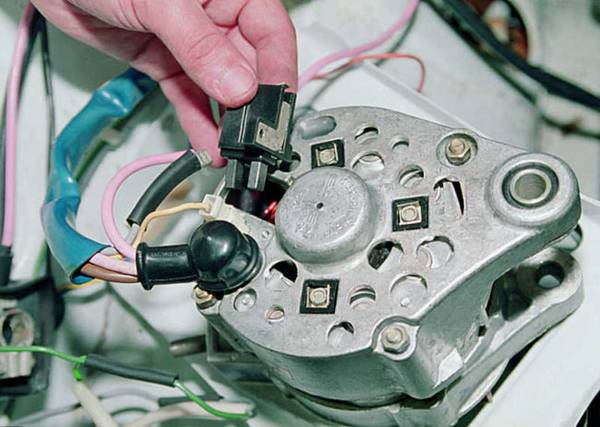 Неисправности лампы зарядки аккумулятора: причины и способы устранения неполадок