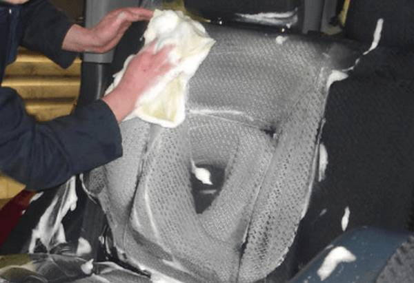 Неприятные запахи в автомобиле и методы борьбы с ними