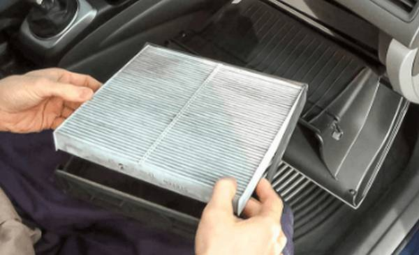 Неприятные запахи в автомобиле и методы борьбы с ними