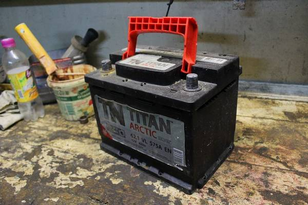 Нормальное напряжение автомобильного аккумулятора Какое оно?