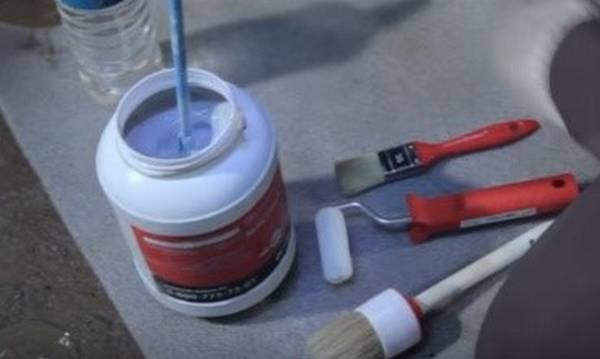 Обработка антигравием колесных арок и днища автомобиля