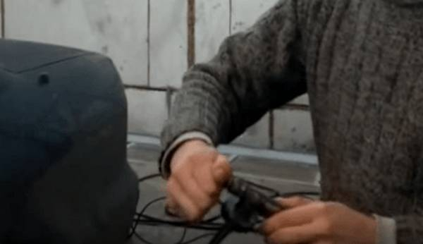 Обработка антигравием колесных арок и днища автомобиля