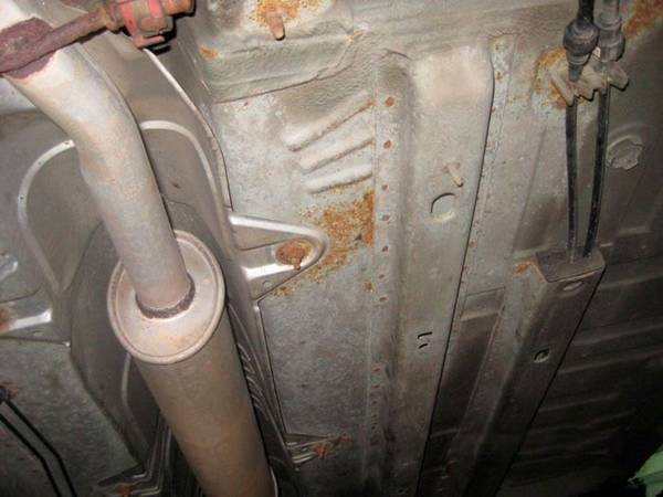 Обработка антикором днища и скрытых полостей кузова Обработка антикором днища и скрытых полостей кузова