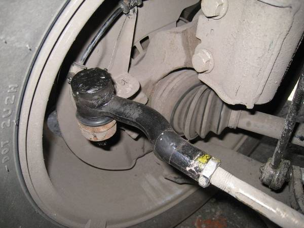 Почему при повороте руля слышен резиновый скрип? 8 причин