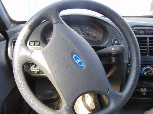 Почему при повороте руля слышен резиновый скрип? 8 причин