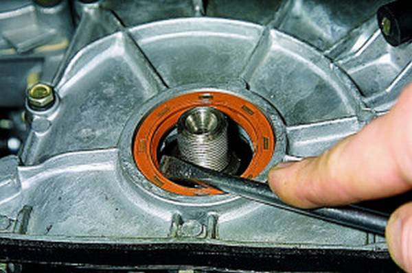 Повышенный расход масла в двигателе как с ним бороться? Повышенный расход масла в двигателе как с ним бороться?