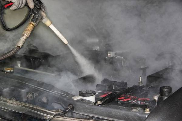 Правильная мойка двигателя автомобиля своими руками Правильная мойка двигателя автомобиля своими руками