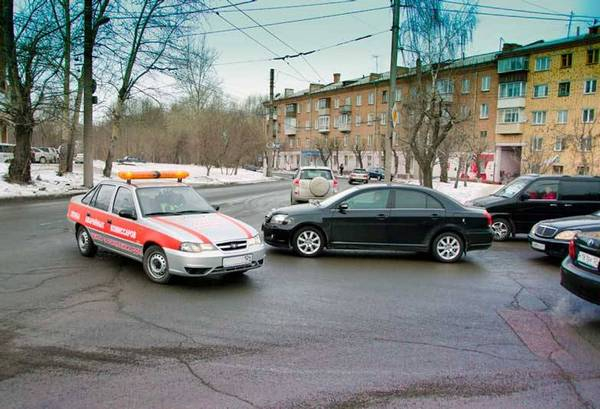 Проезд нерегулируемых перекрестков правила хорошего тона и безопасности Проезд нерегулируемых перекрестков правила хорошего тона и безопасности