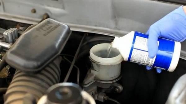 Проверка и замена тормозной жидкости своими руками