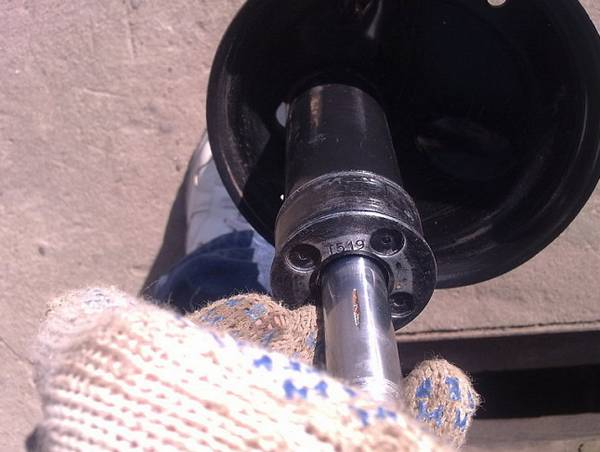 Ремонт стоек амортизаторов своими руками