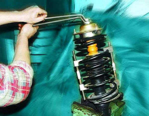 Ремонт стоек амортизаторов своими руками