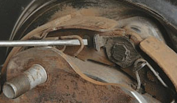 Самостоятельная замена тормозных колодок Nissan Qashqai