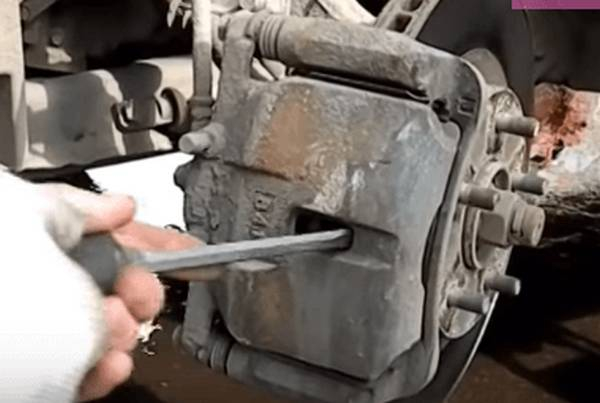 Самостоятельная замена тормозных колодок Nissan Qashqai