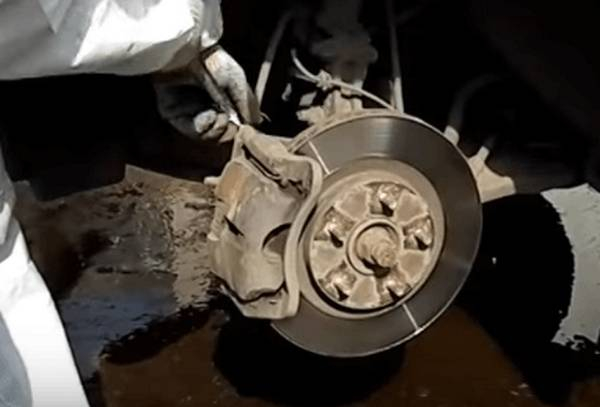 Самостоятельная замена тормозных колодок Nissan Qashqai